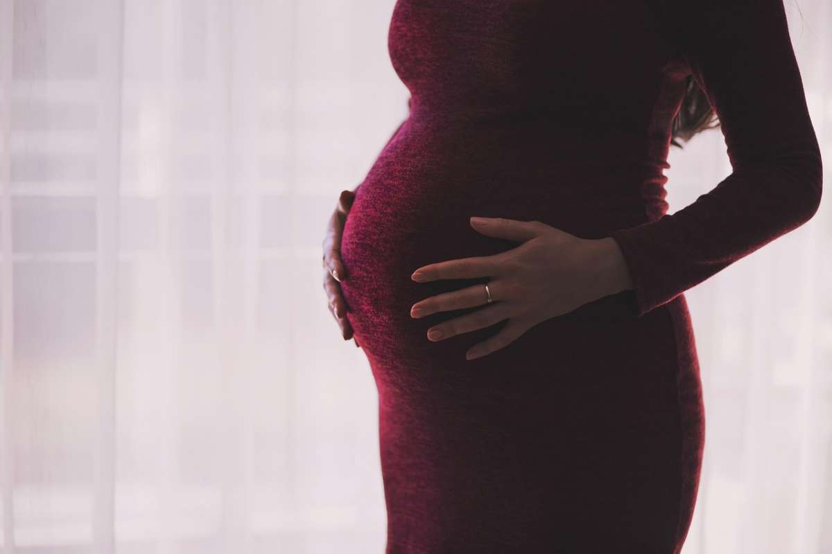 Biustonosz ciążowy – jaki wybrać model, który naprawdę zadba o Twój komfort?