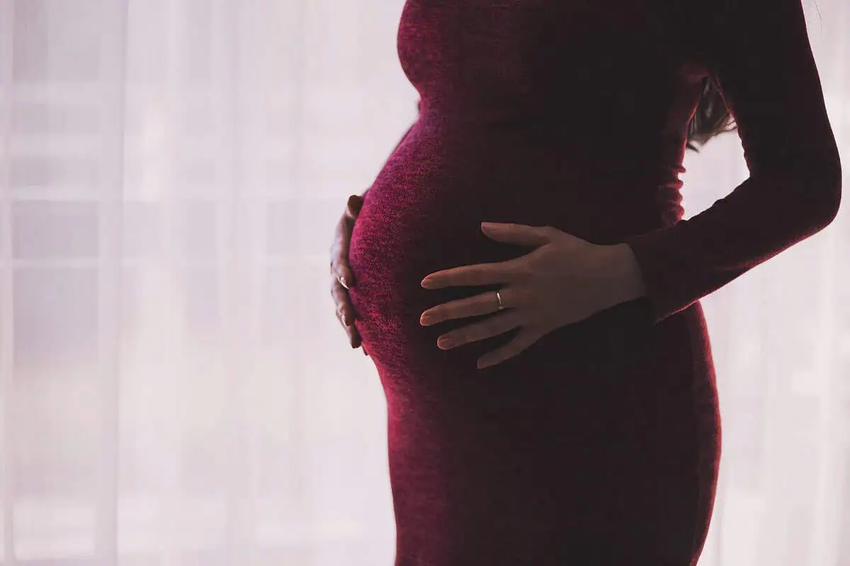 Biustonosz ciążowy – jaki wybrać model, który naprawdę zadba o Twój komfort?