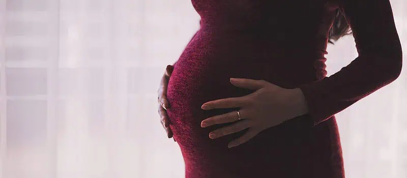 Biustonosz ciążowy – jaki wybrać model, który naprawdę zadba o Twój komfort?