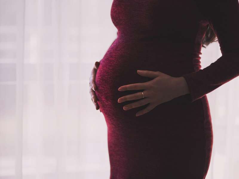 Biustonosz ciążowy – jaki wybrać model, który naprawdę zadba o Twój komfort?