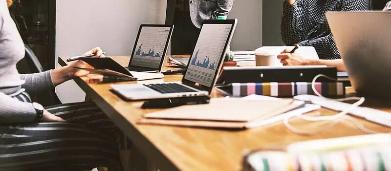 Ubrania Promoefekt – skuteczny sposób na reklamę i profesjonalny wizerunek firmy