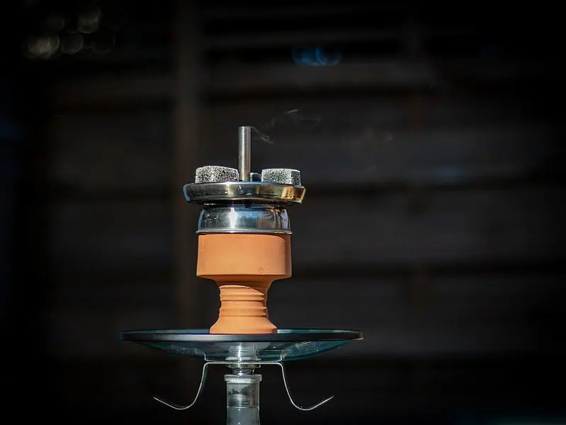 Shisha – fascynująca tradycja, współczesne zastosowanie i na co zwrócić uwagę przy jej wyborze