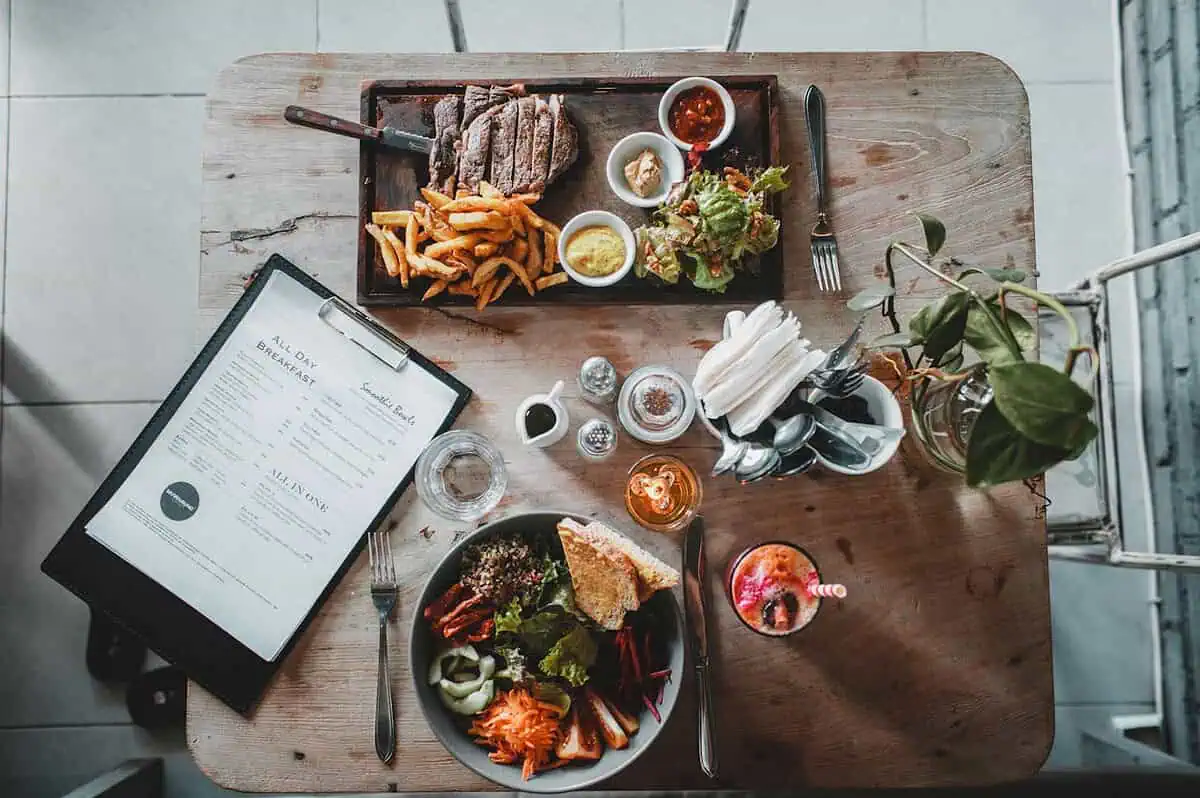 Jak Posnet ERGO i system sprzedaży dla gastronomii pomagają usprawnić obsługę klientów i lepiej zorganizować codzienną pracę lokalu?