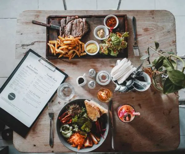 Jak Posnet ERGO i system sprzedaży dla gastronomii pomagają usprawnić obsługę klientów i lepiej zorganizować codzienną pracę lokalu?