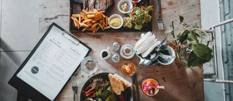 Jak Posnet ERGO i system sprzedaży dla gastronomii pomagają usprawnić obsługę klientów i lepiej zorganizować codzienną pracę lokalu?